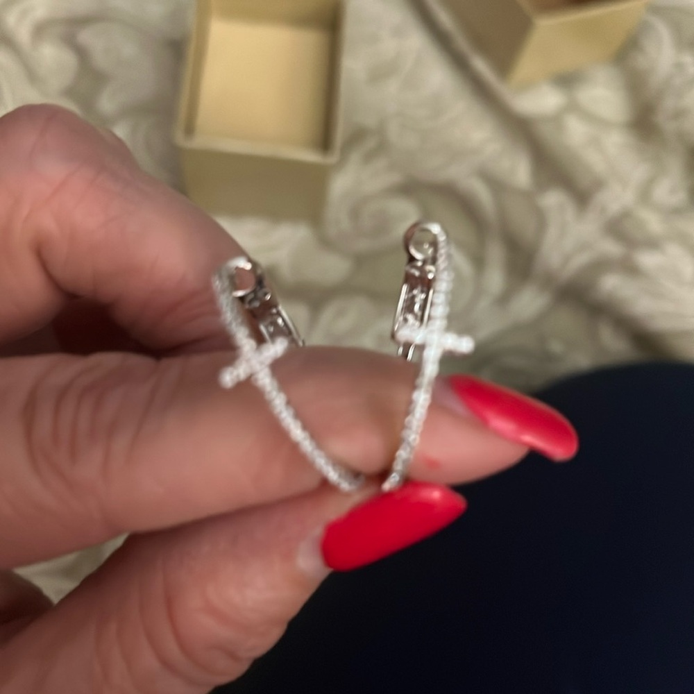 Beautiful Bella, Luce cz cross hoops